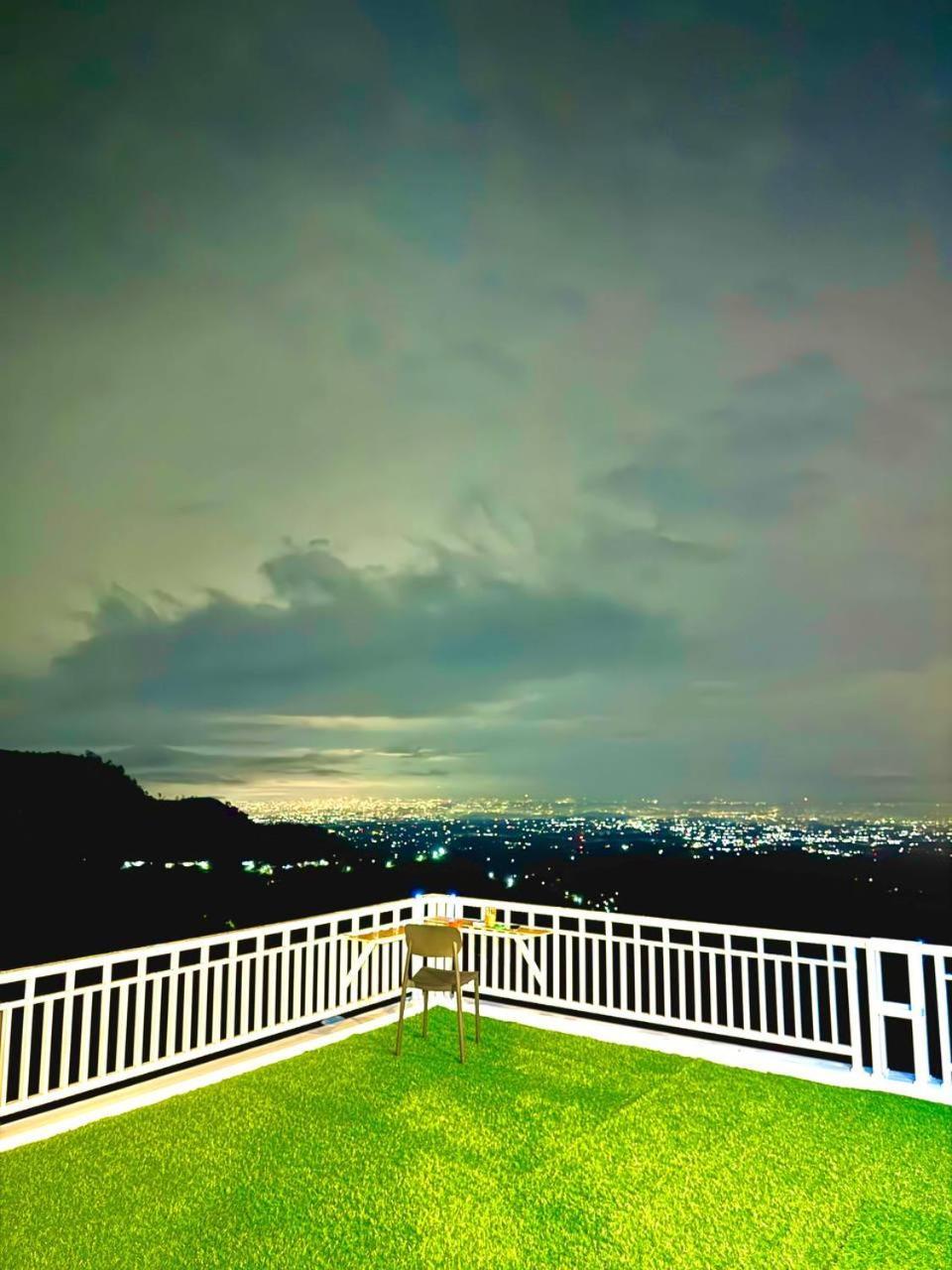 Sunset Lawu Kemuning, Villa, Full House 3 Bed, Free Bbq, Free Float Light Breakfast Karanganyar  Extérieur photo